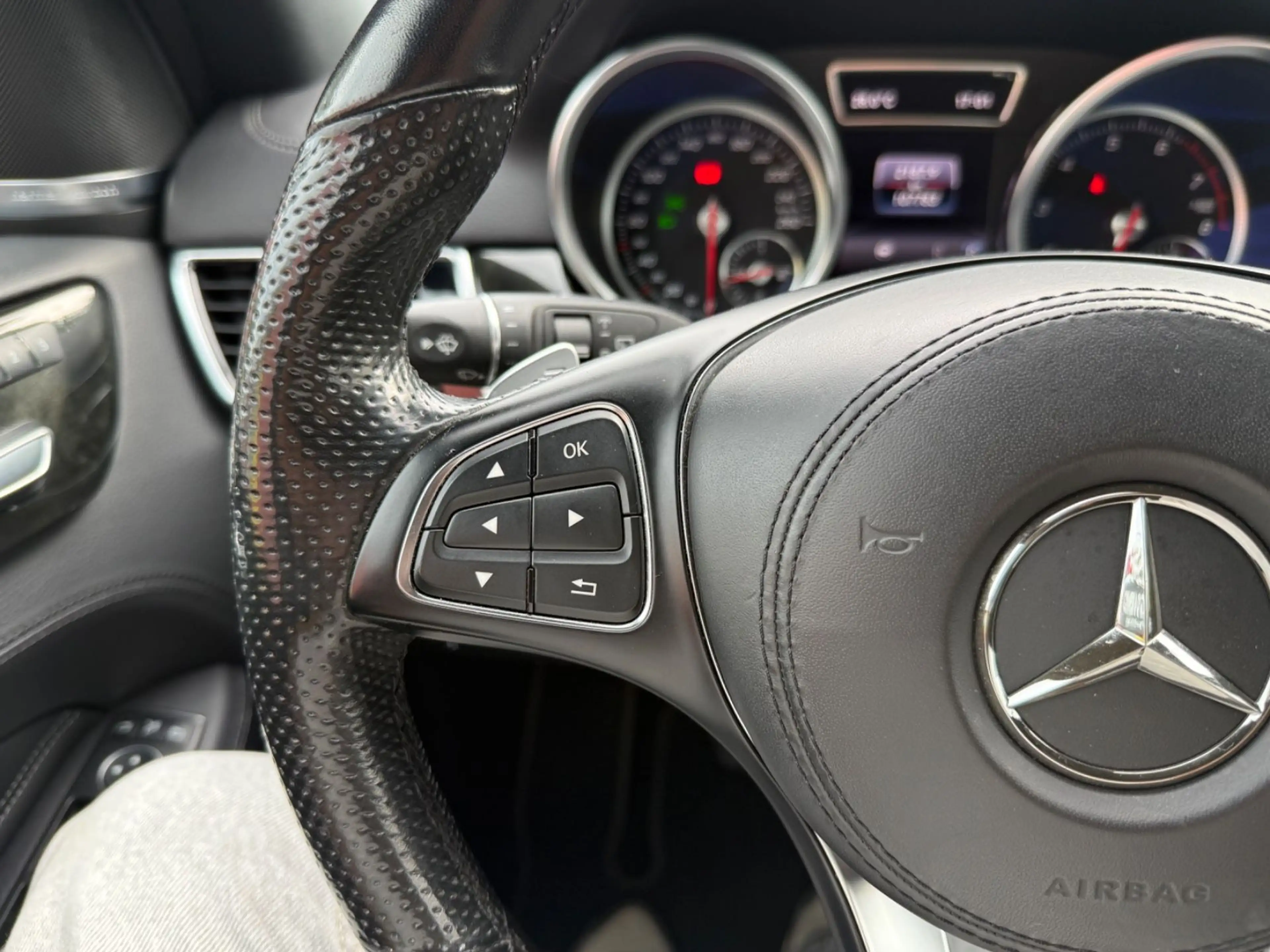 Mercedes-Benz GLS 400 4Matic AMG-Line Panorama Head-UP Voll!! — photo 12
