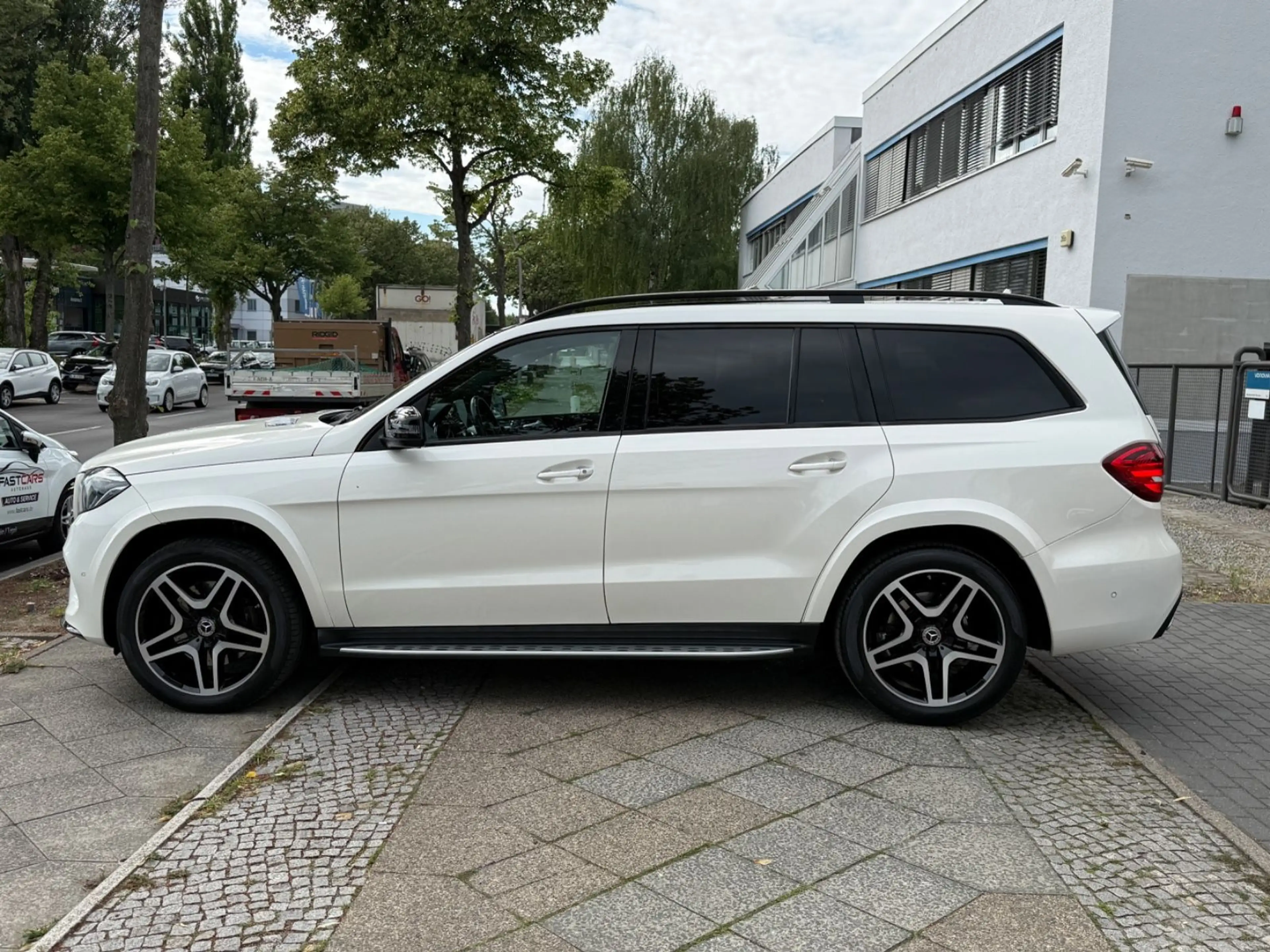 Mercedes-Benz GLS 400 4Matic AMG-Line Panorama Head-UP Voll!! — photo 5