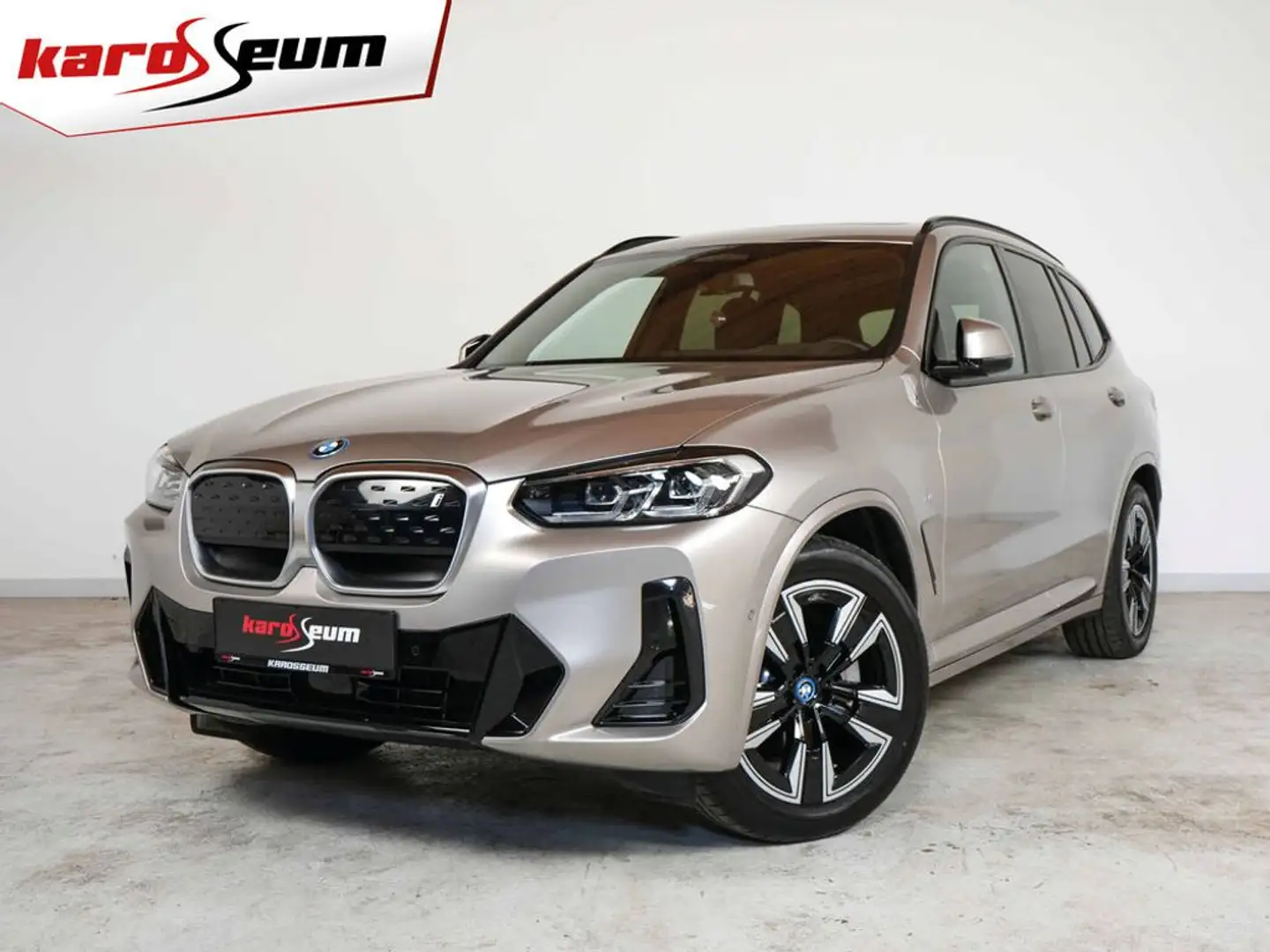 BMW iX3 IX3 M Sport Shadow *LEDER*AHK*beh.LKR*SHZ*VIRTUAL* Серебристый - 1