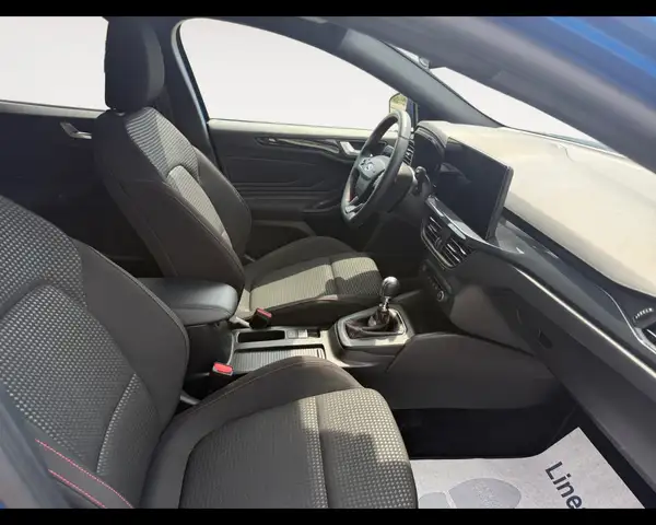 Ford Focus view 15