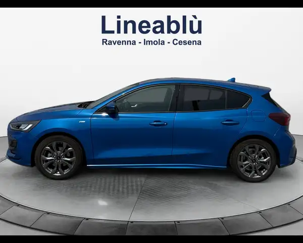 Ford Focus view 2