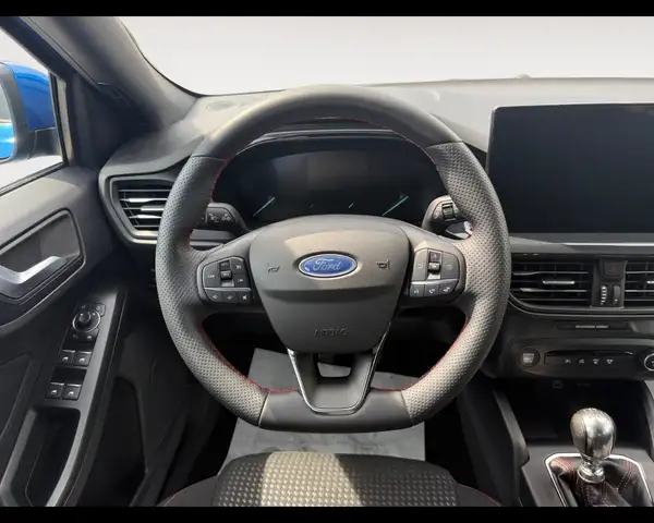 Ford Focus view 12