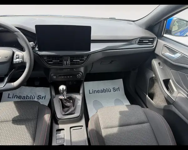 Ford Focus view 11