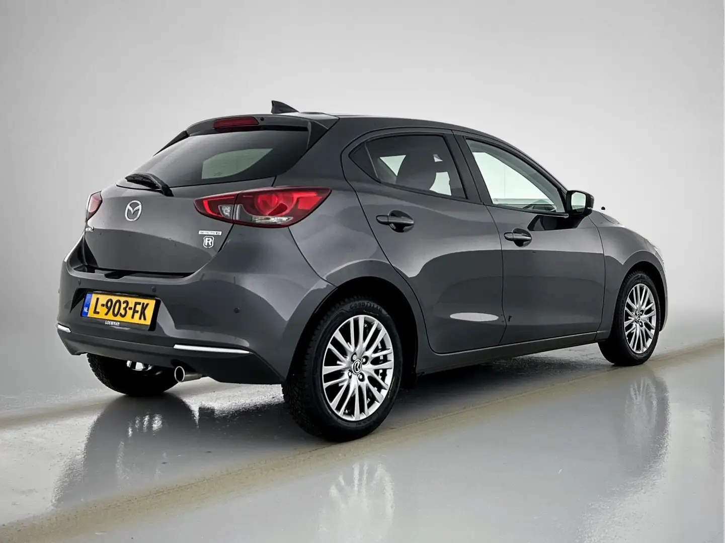 Mazda 2 1.5 Skyactiv-G Luxury Navigatie | PDC | Stoel- / s Grijs - 2