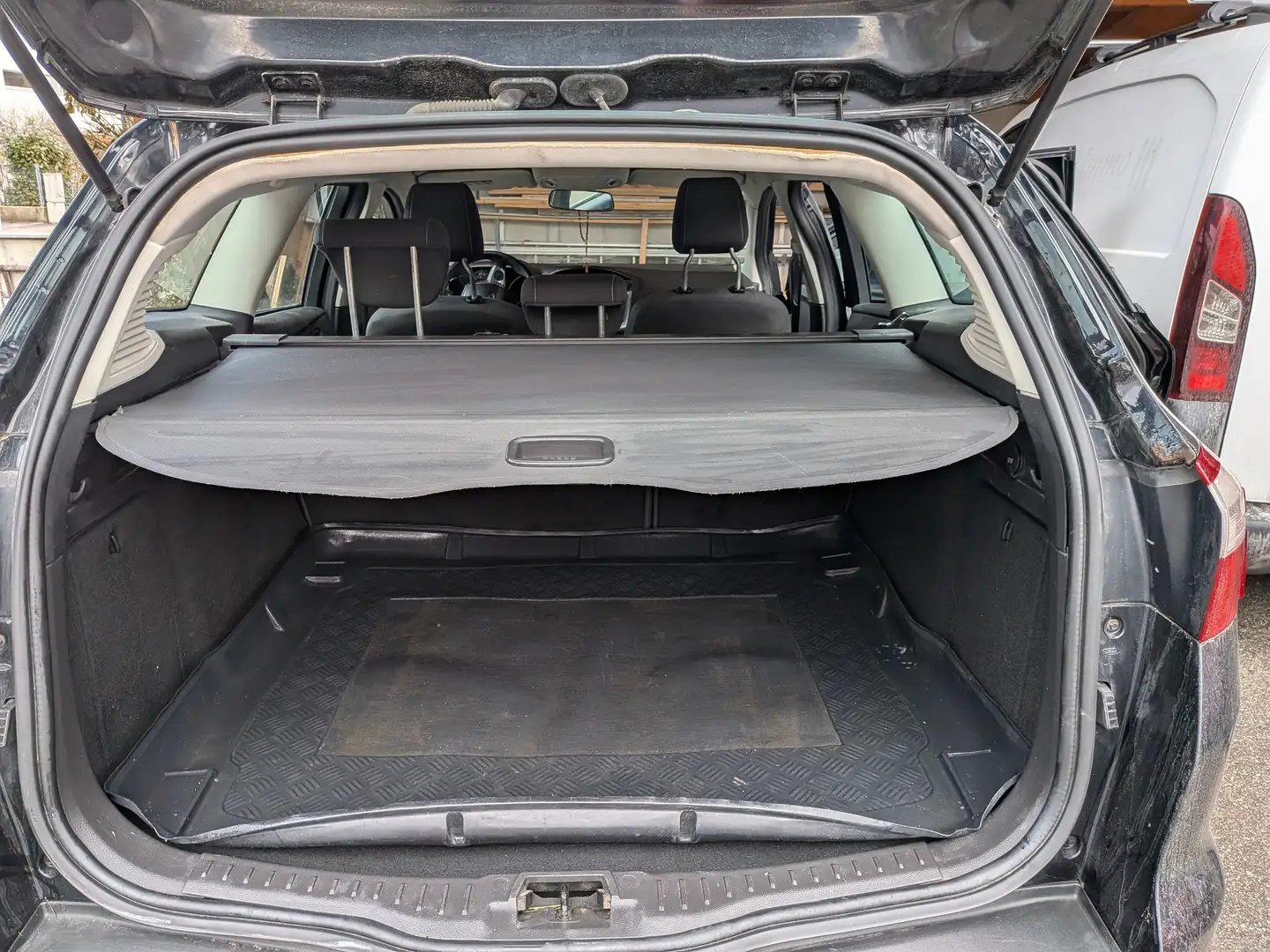 Ford Focus Focus Traveller Trend 1,6 TDCi DPF Trend Schwarz - 1