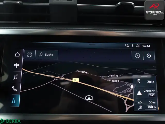 Audi Q3 view 14