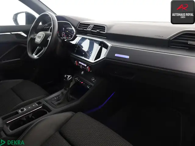Audi Q3 view 11