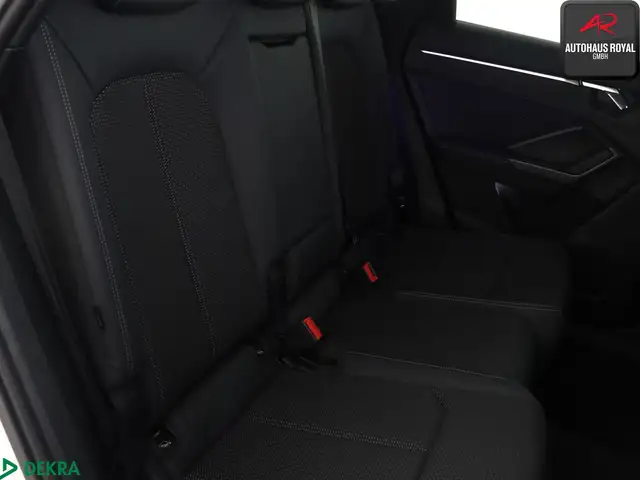 Audi Q3 view 13