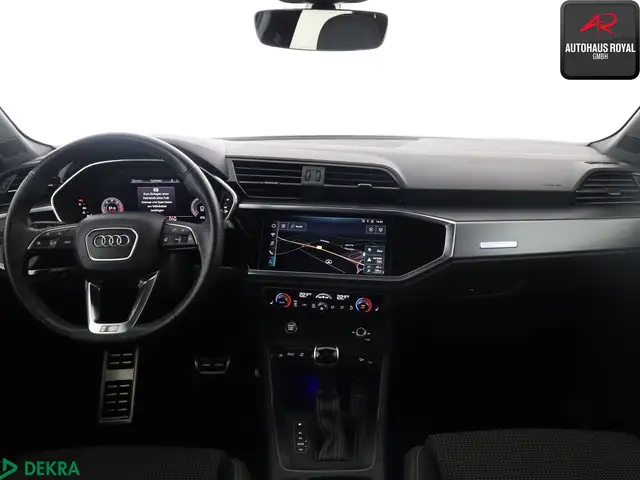 Audi Q3 view 9