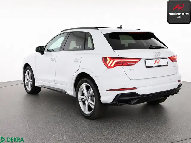 Audi Q3 view 3