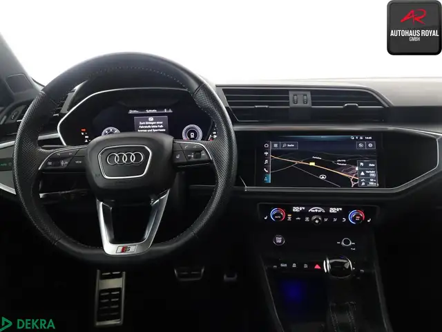 Audi Q3 view 10
