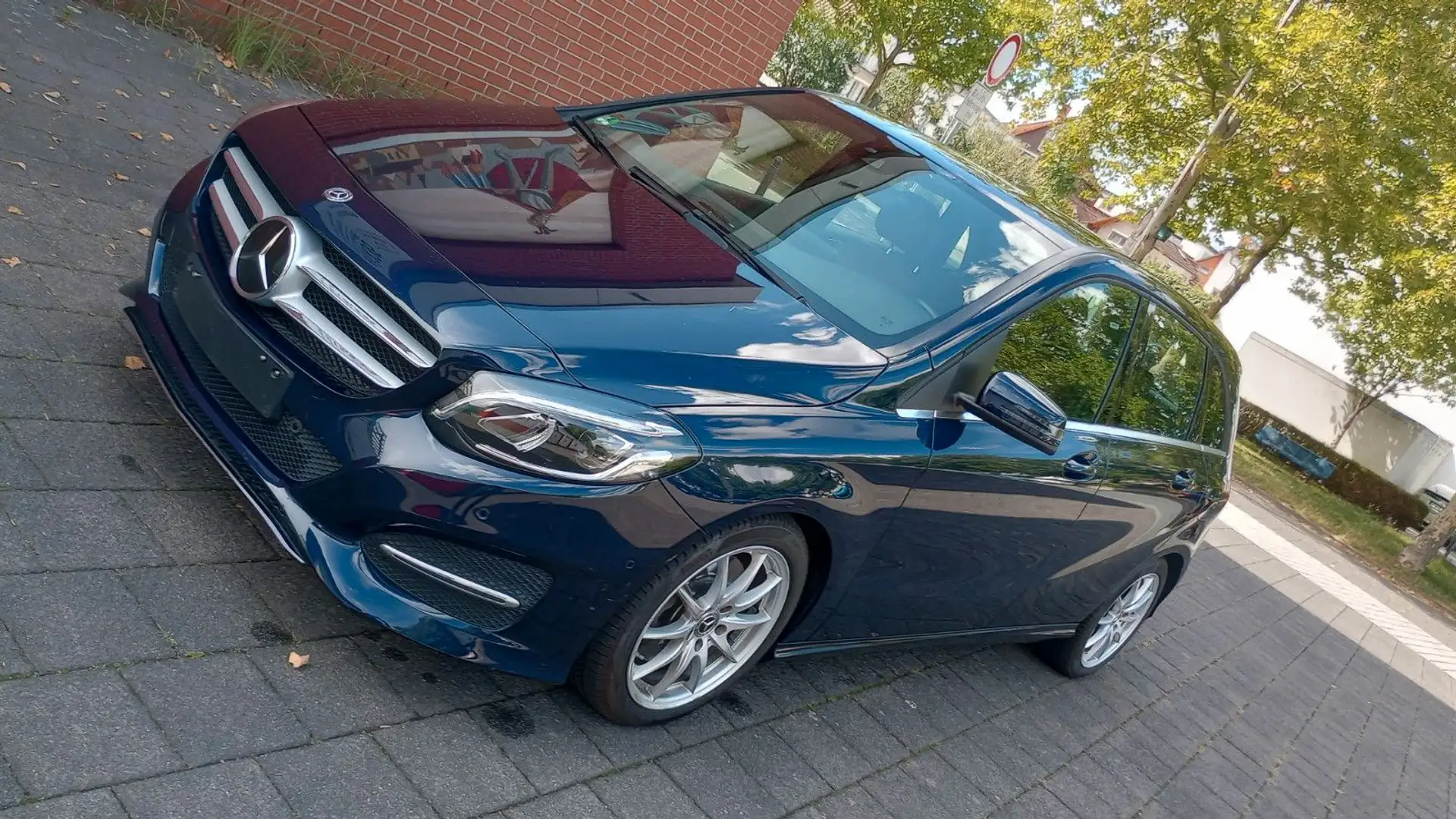 Mercedes-Benz B 250 Autom Leder Navi Rückf el Sitz Scheckheft Blau - 1