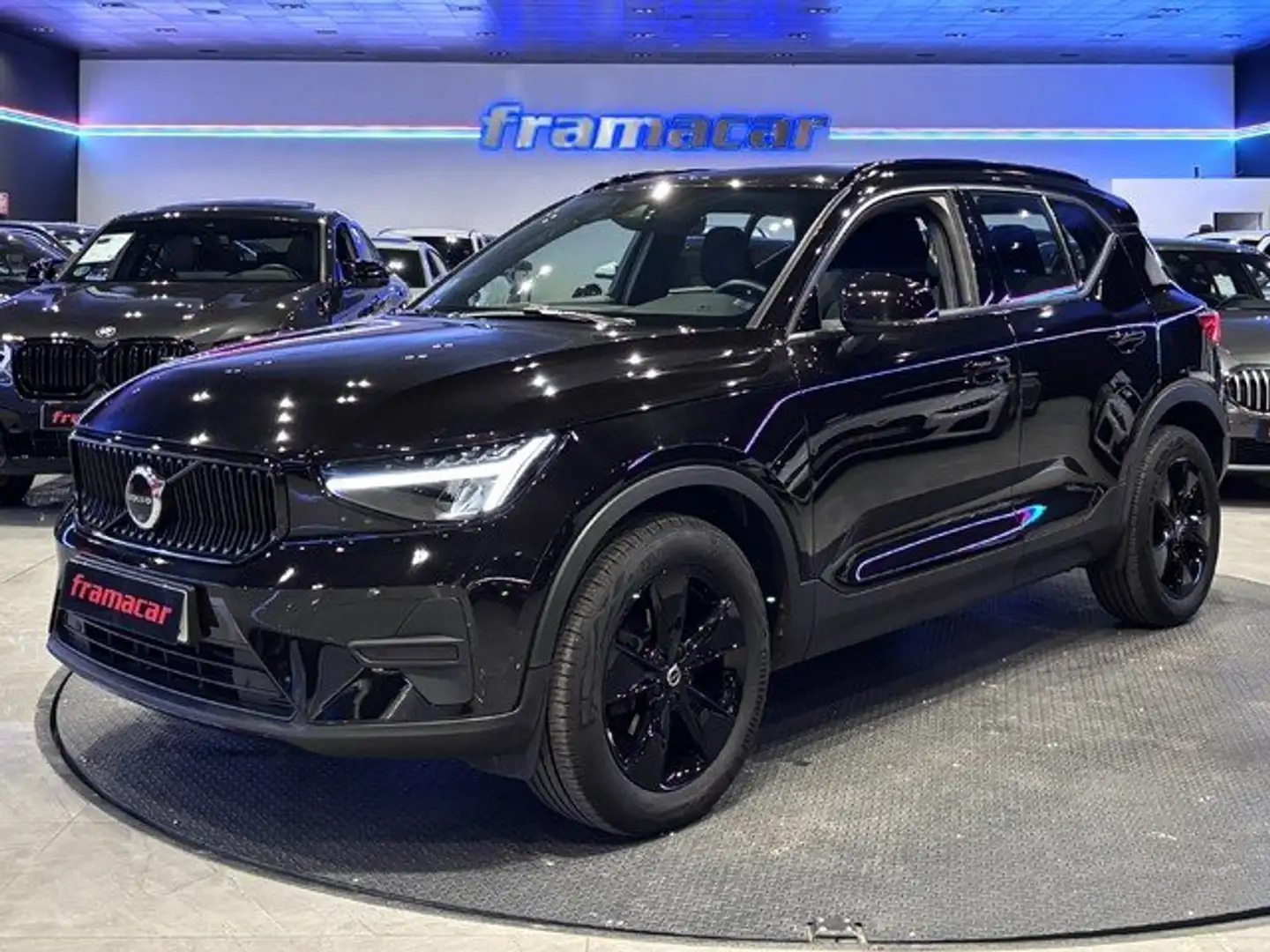 Volvo XC40 T2 Core Aut. Negro - 1