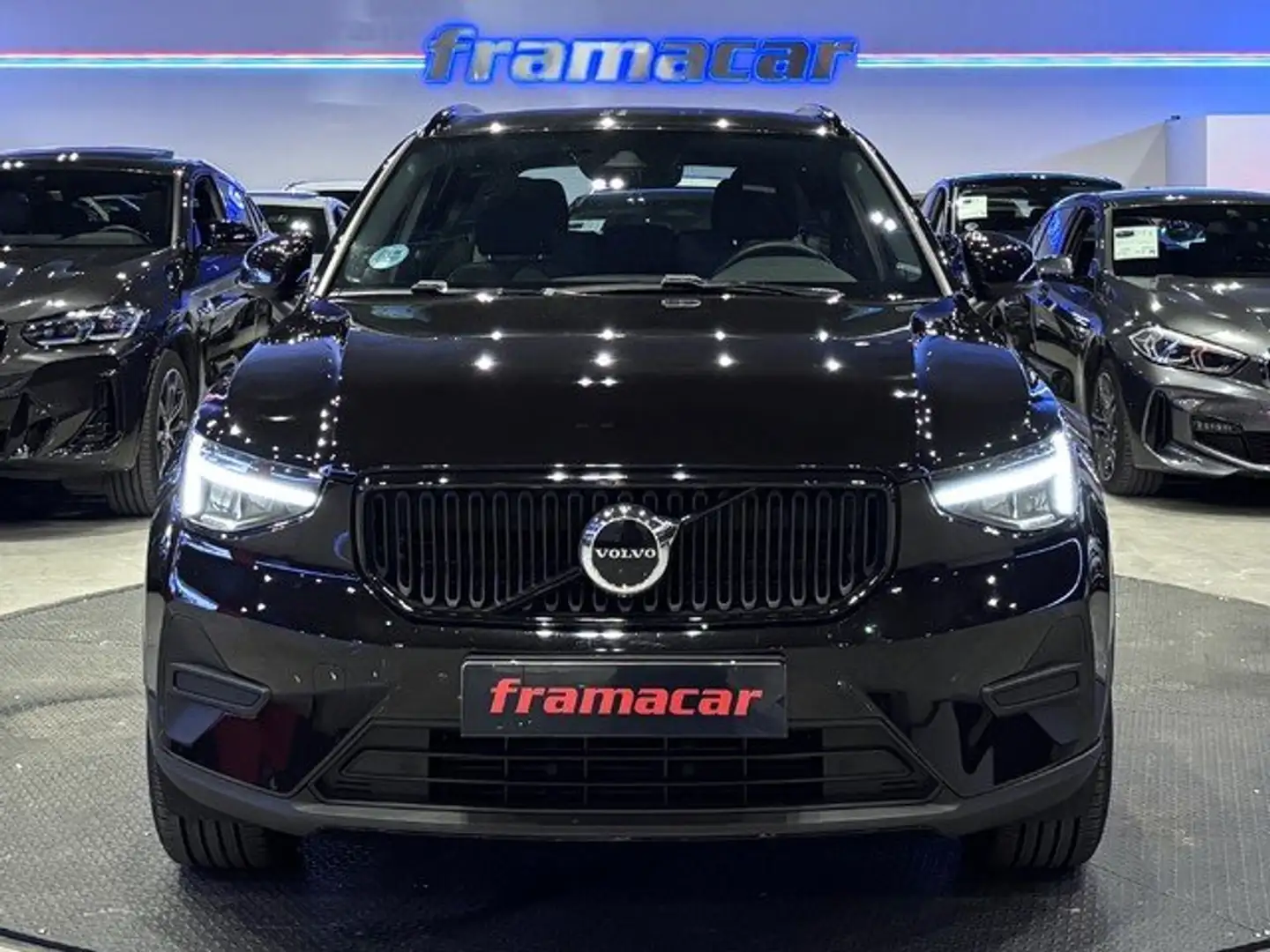 Volvo XC40 T2 Core Aut. Negro - 2