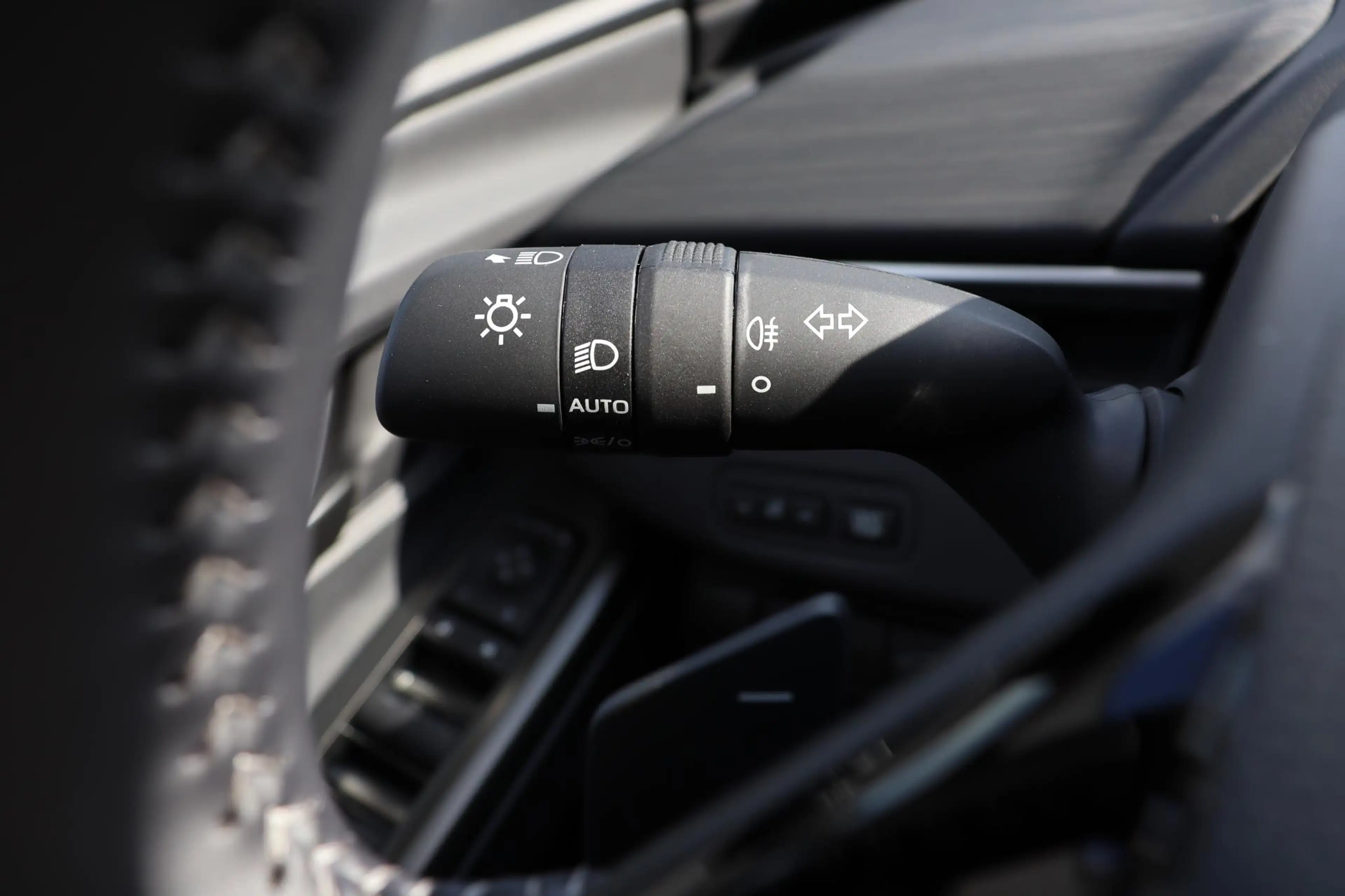 Toyota C-HR+ First Edition 77 kWh, Apple Carplay / Android Auto — photo 12