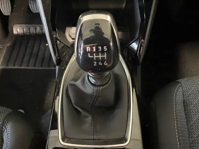 Peugeot 2008 view 12