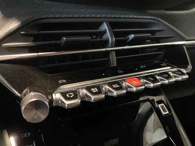 Peugeot 2008 view 11