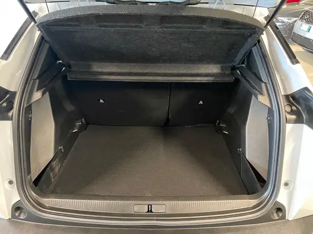 Peugeot 2008 view 9