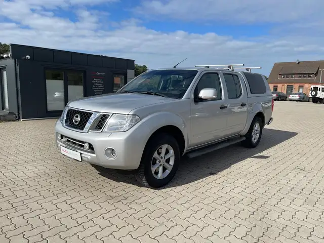 Nissan Navara Pickup Double Cab SE 4X4 AHK Hardtop
