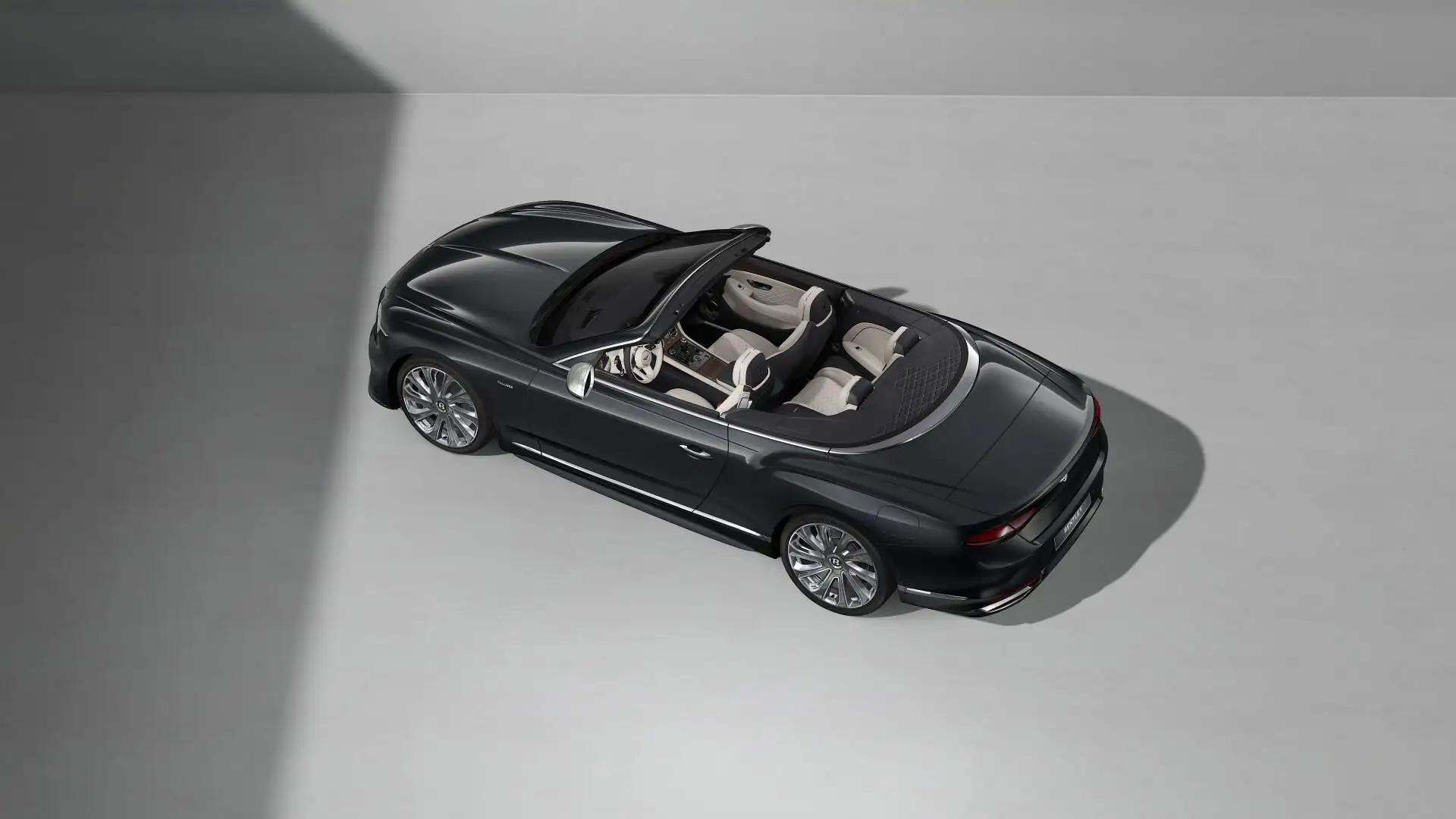 벤틀리 컨티넨탈 4.0 V8 Plug-in Hybrid 2026 블랙 사진 6