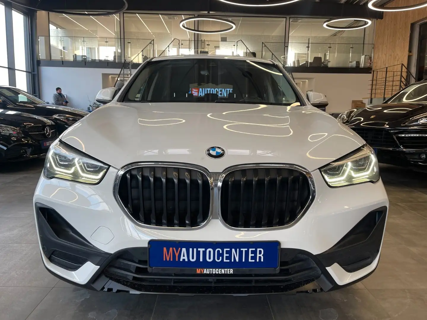 BMW X1 xDrive 20 d Advantage *1.HAND*19%*AHK*PDC*DAB bijela - 2