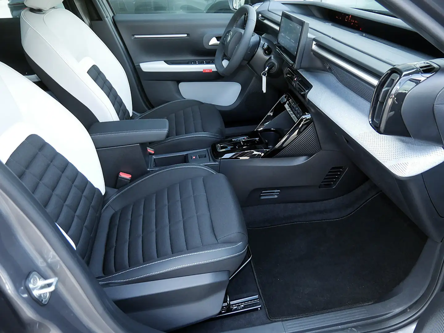 Citroen C3 Aircross Hybrid 145 Max KAMERA NAVI LED Šedá - 2