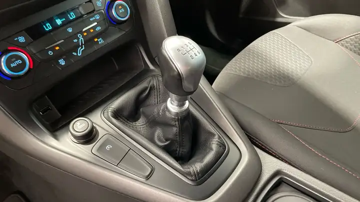 Ford Focus 2017, foto 18