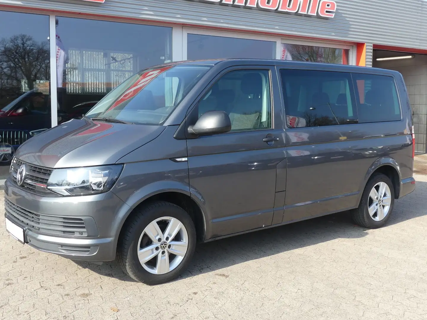 Volkswagen T6 Multivan 150 PS Standheizung*Navi*SHZ Grau - 2