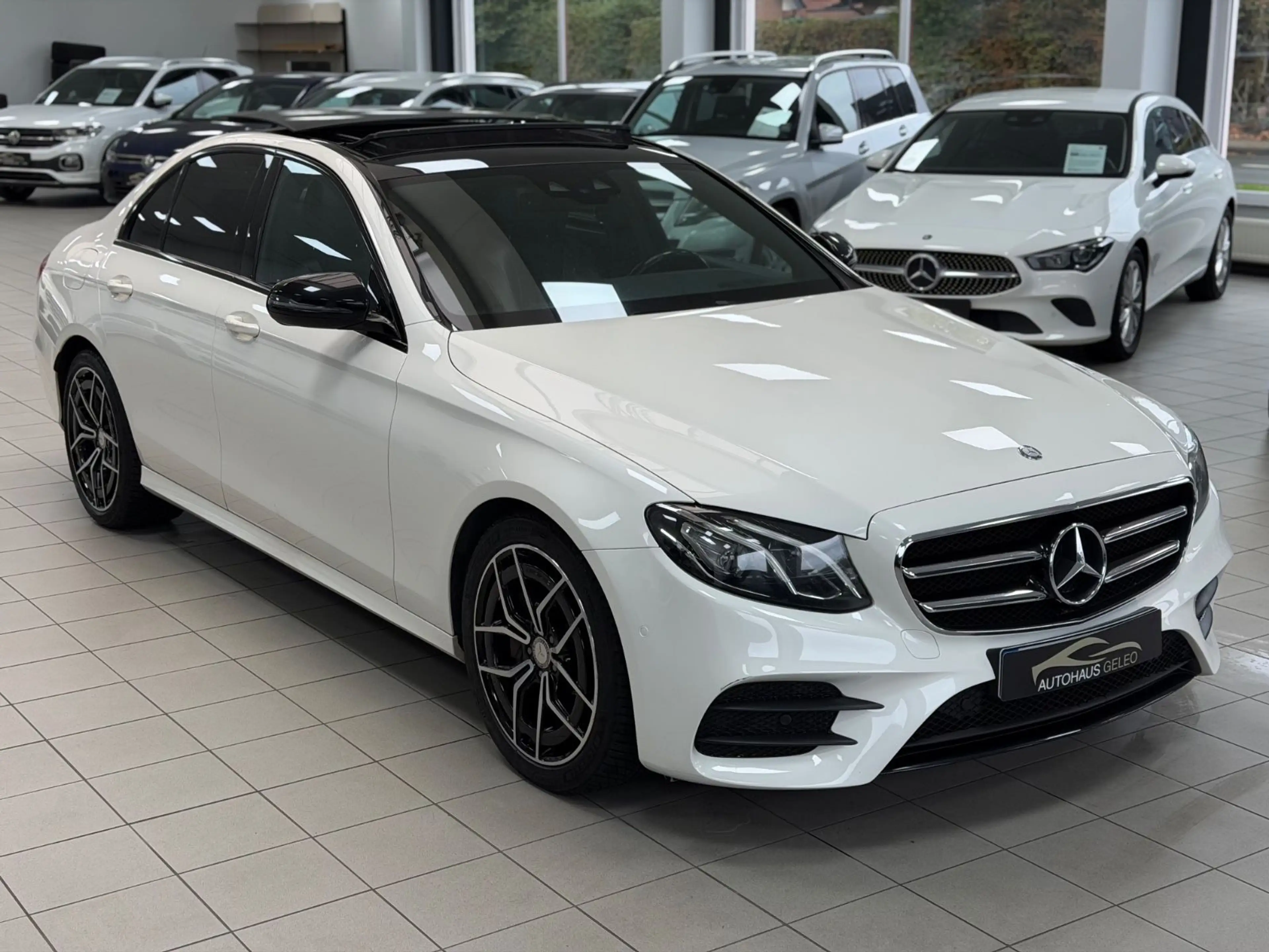 Mercedes-Benz E 220 E220d /Limousine/AMG/PANO/HUD/AHK/ — photo 8