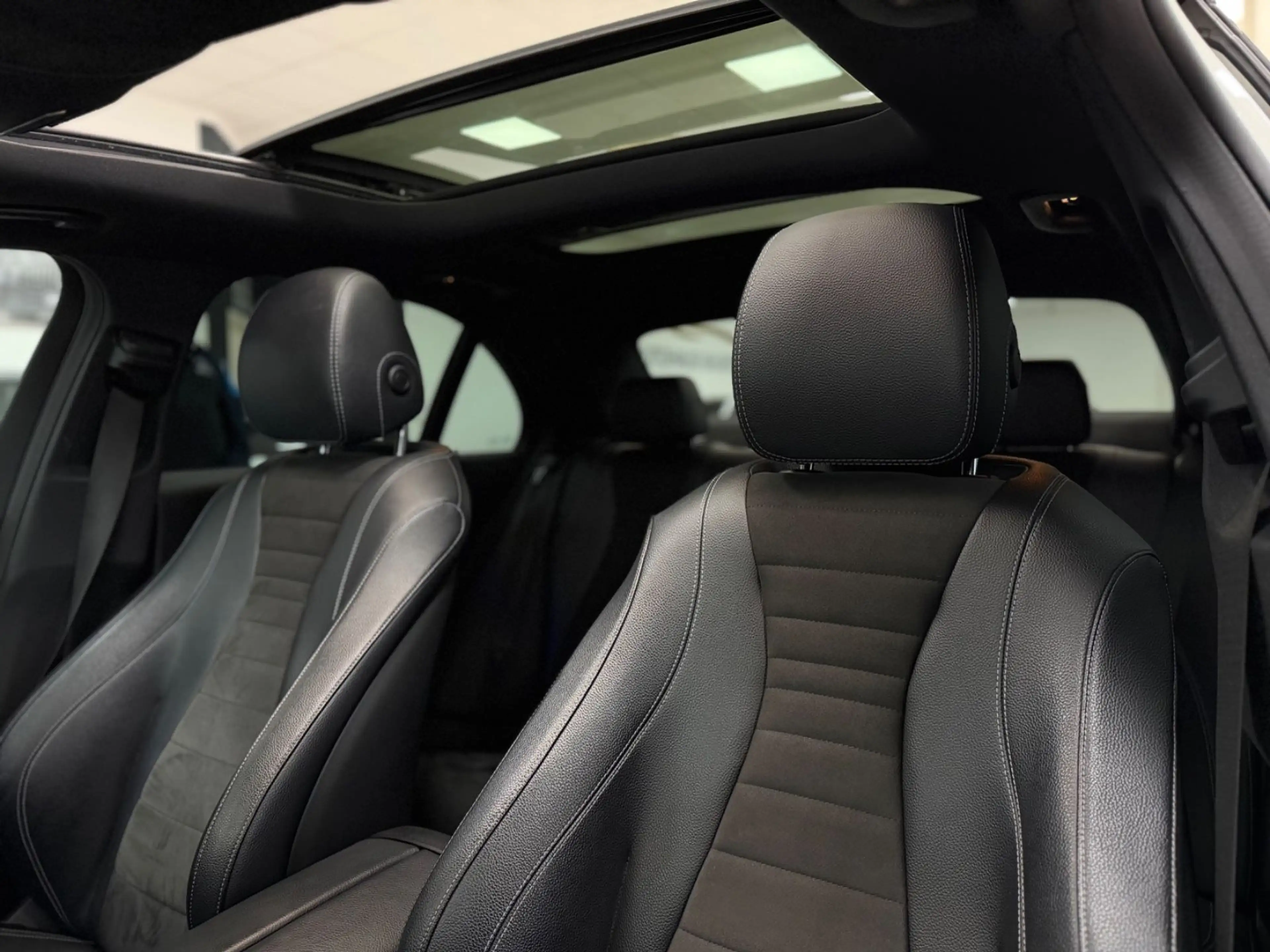 Mercedes-Benz E 220 E220d /Limousine/AMG/PANO/HUD/AHK/ — photo 11