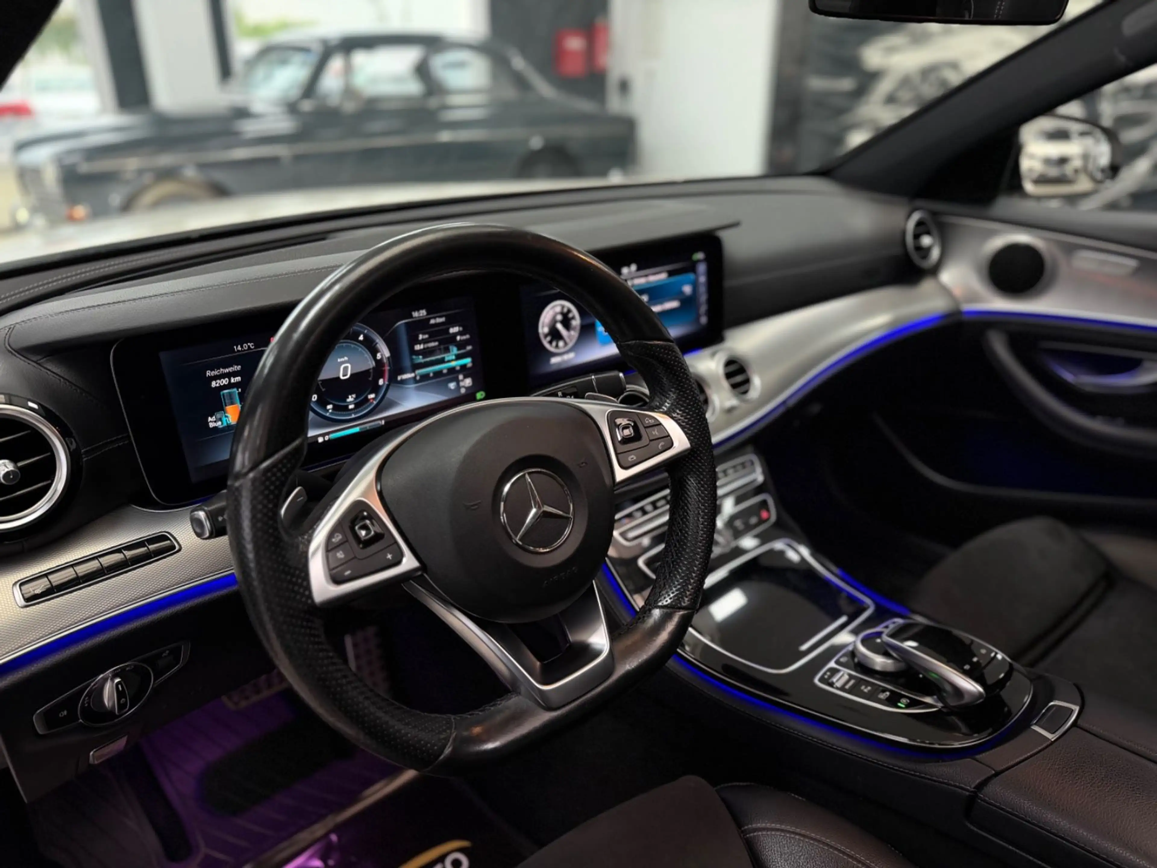 Mercedes-Benz E 220 E220d /Limousine/AMG/PANO/HUD/AHK/ — photo 10