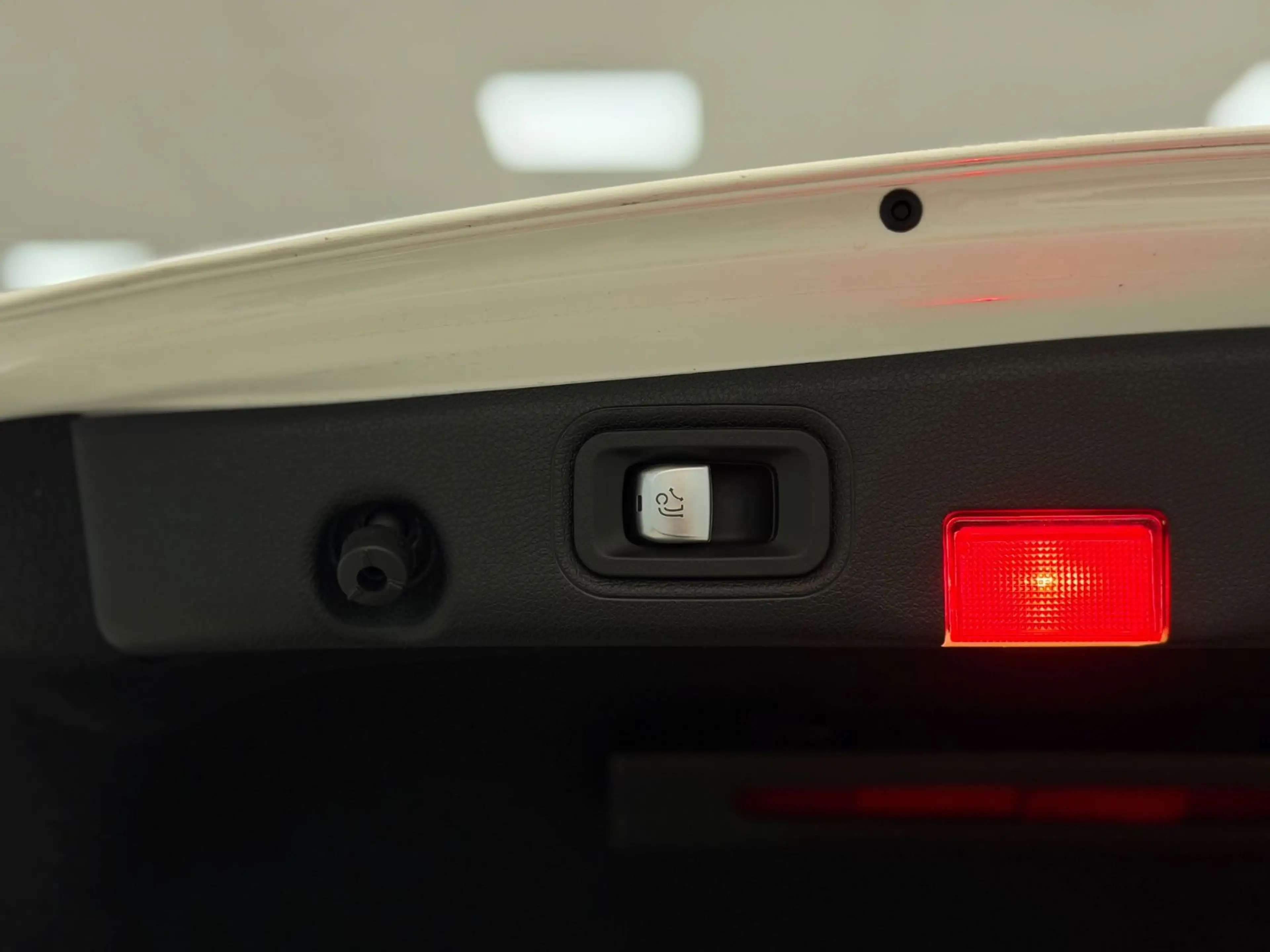 Mercedes-Benz E 220 E220d /Limousine/AMG/PANO/HUD/AHK/ — photo 6