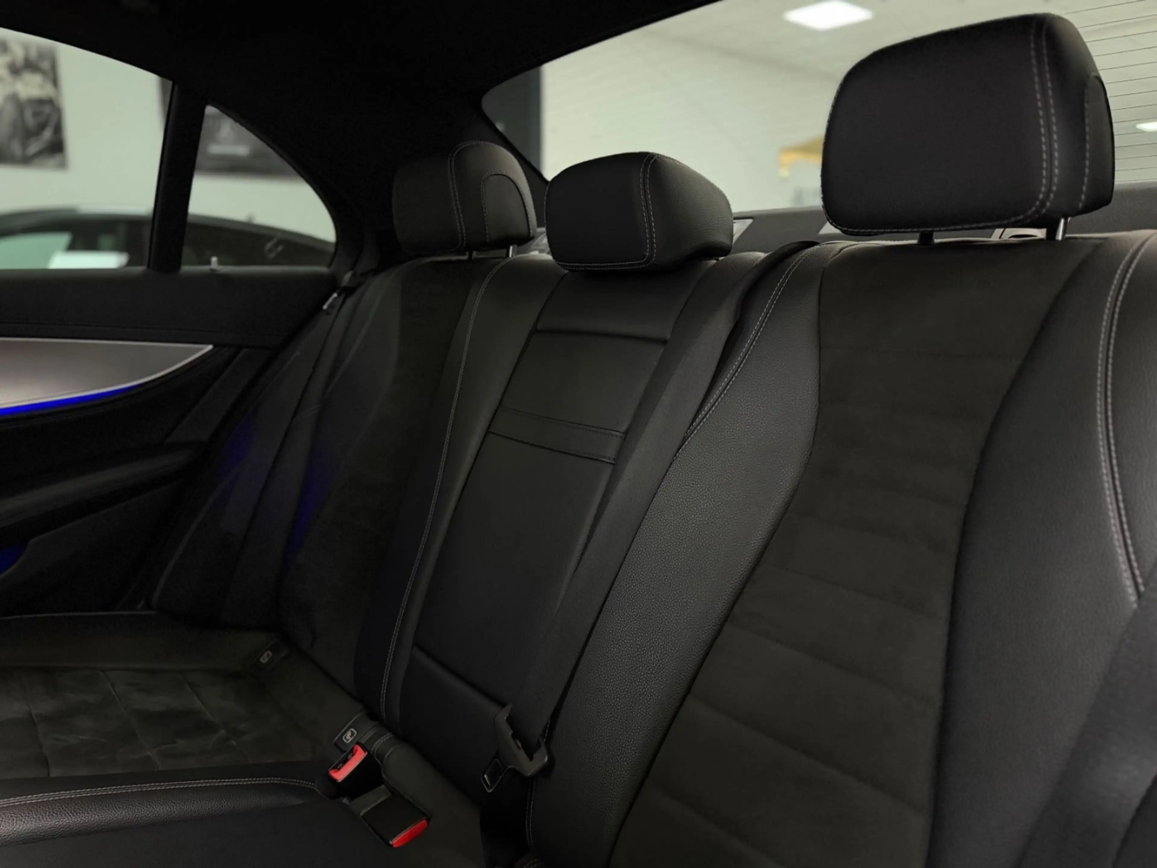 Mercedes-Benz E 220 E220d /Limousine/AMG/PANO/HUD/AHK/ — photo 15