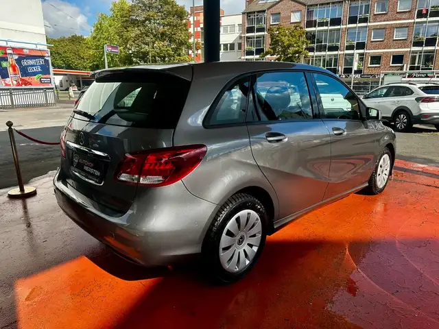 Mercedes-Benz B-Class view 3