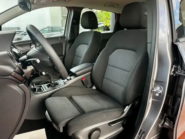 Mercedes-Benz B-Class view 12