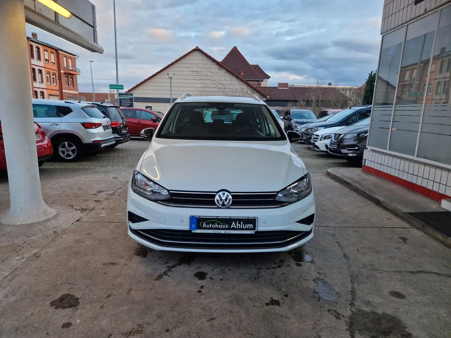 Volkswagen Golf Sportsvan VII IQ.DRIVE SHZG MFL Klima PDC Wit - 2