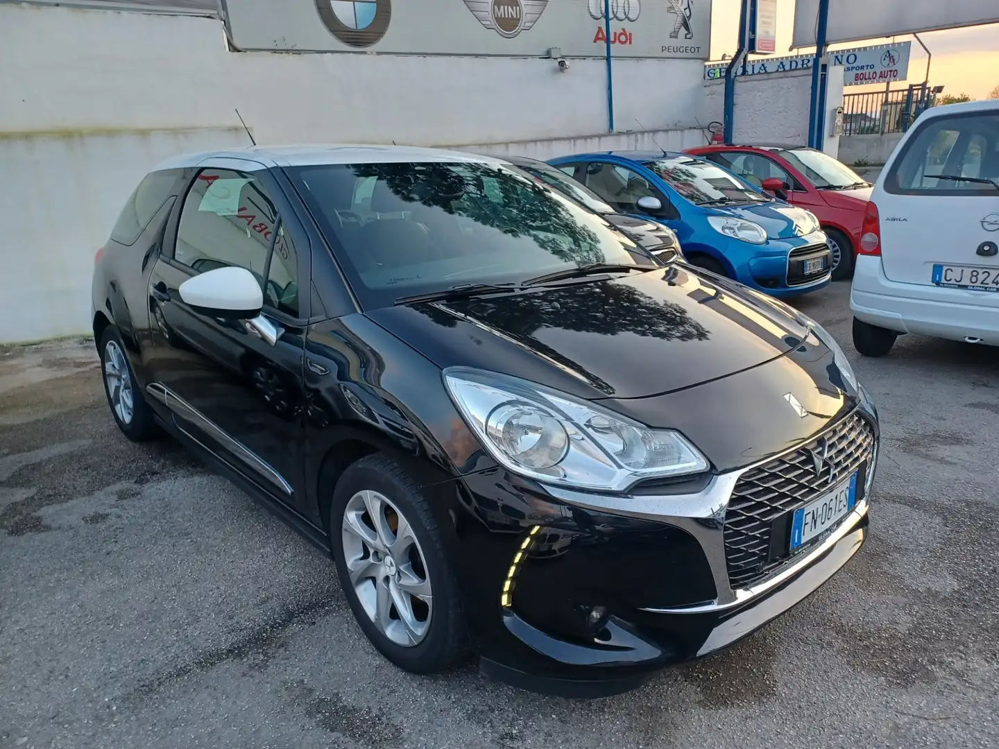 DS Automobiles DS 3 DS 3 BlueHDi 75 So Chic Noir - 2