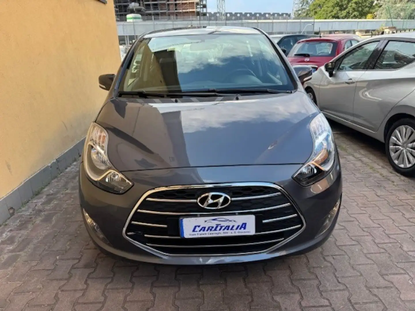 Hyundai iX20 1.6 CRDI 115 CV Comfort Grijs - 2