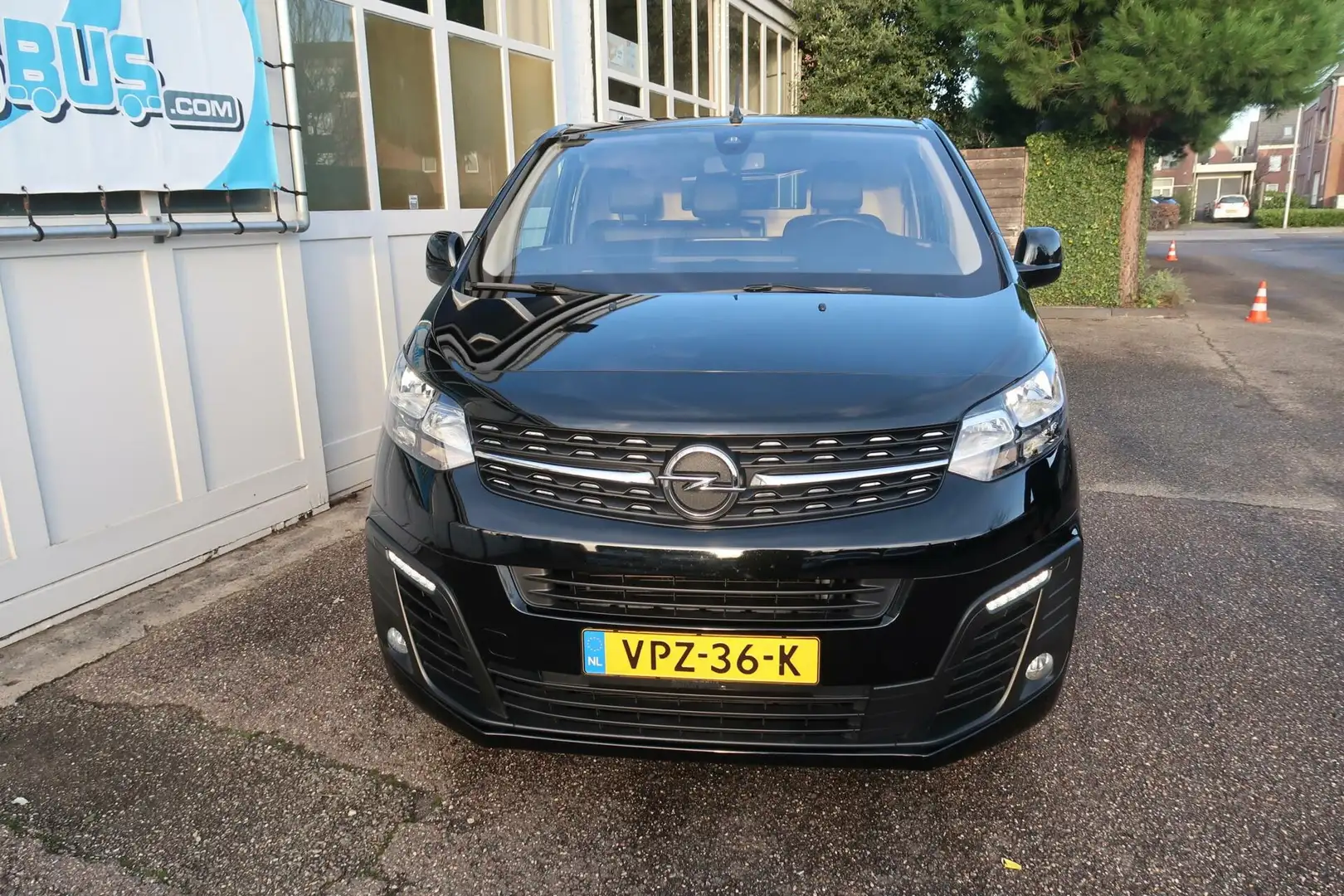 Opel Vivaro 120PK|Innovation|NAVI|Trekhaak|Camera|stoelverw.|C Zwart - 2