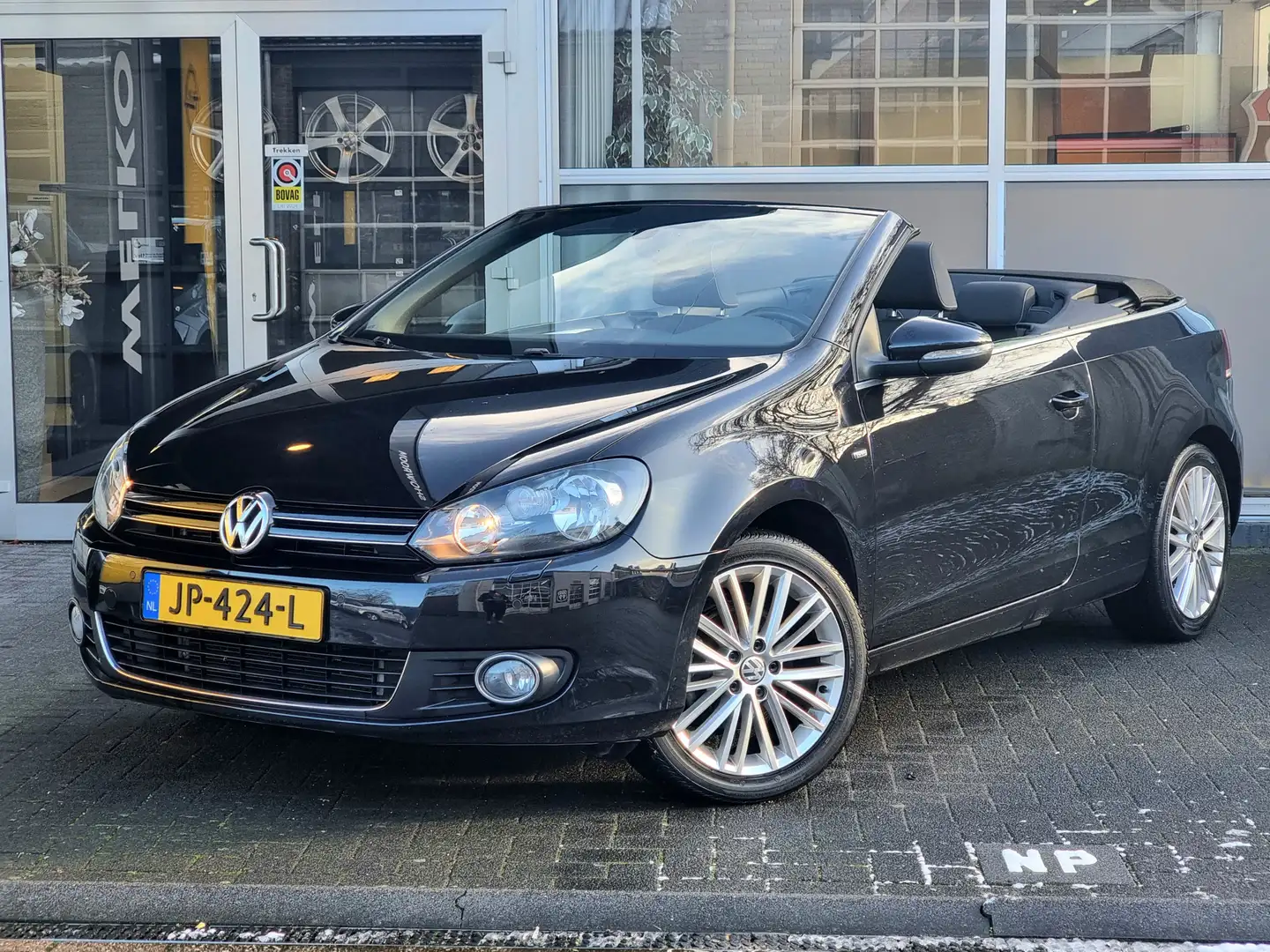 Volkswagen Golf Cabriolet 1.2 TSI BlueMotion STOELVERW. / PARKEERSENSOREN / Schwarz - 2