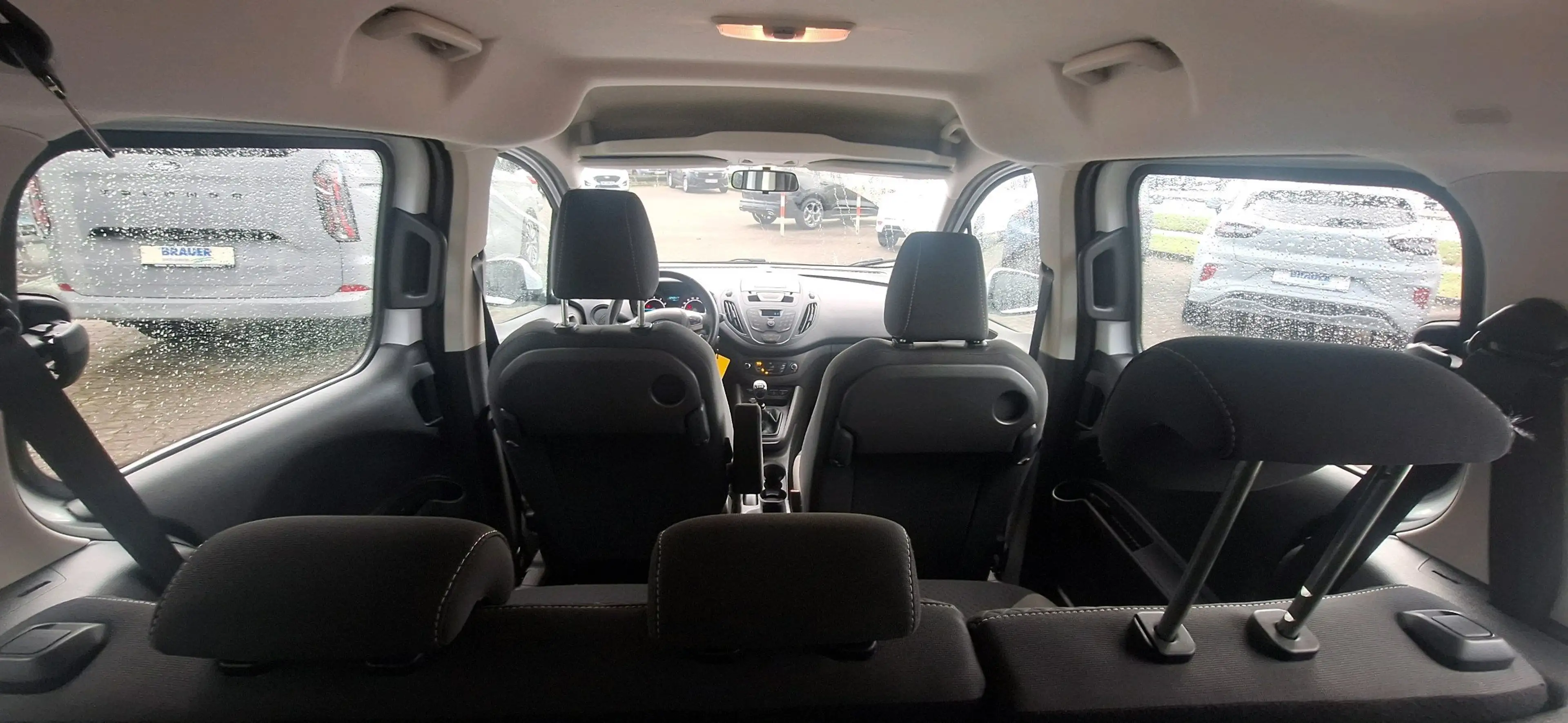 Ford Tourneo Courier Trend — photo 12