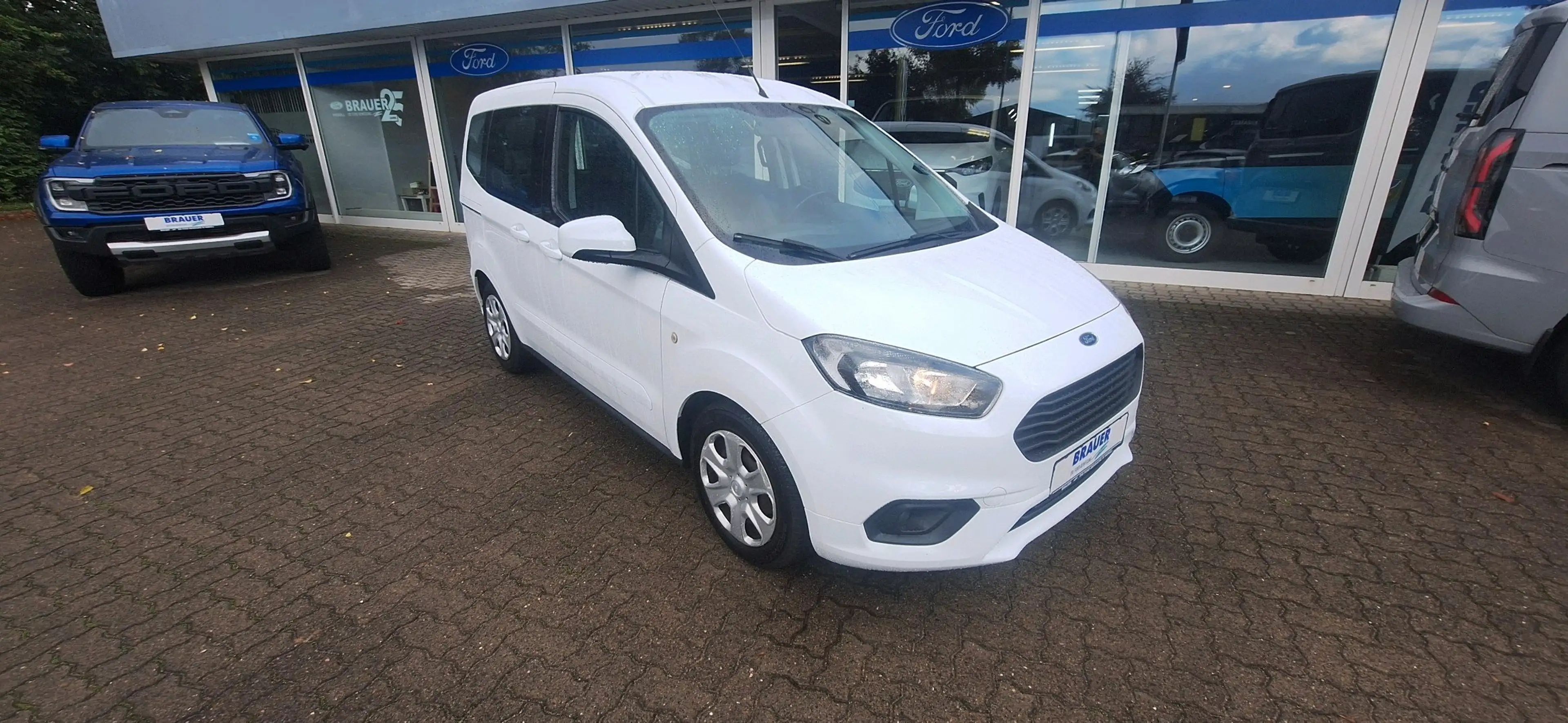 Ford Tourneo Courier Trend — photo 7