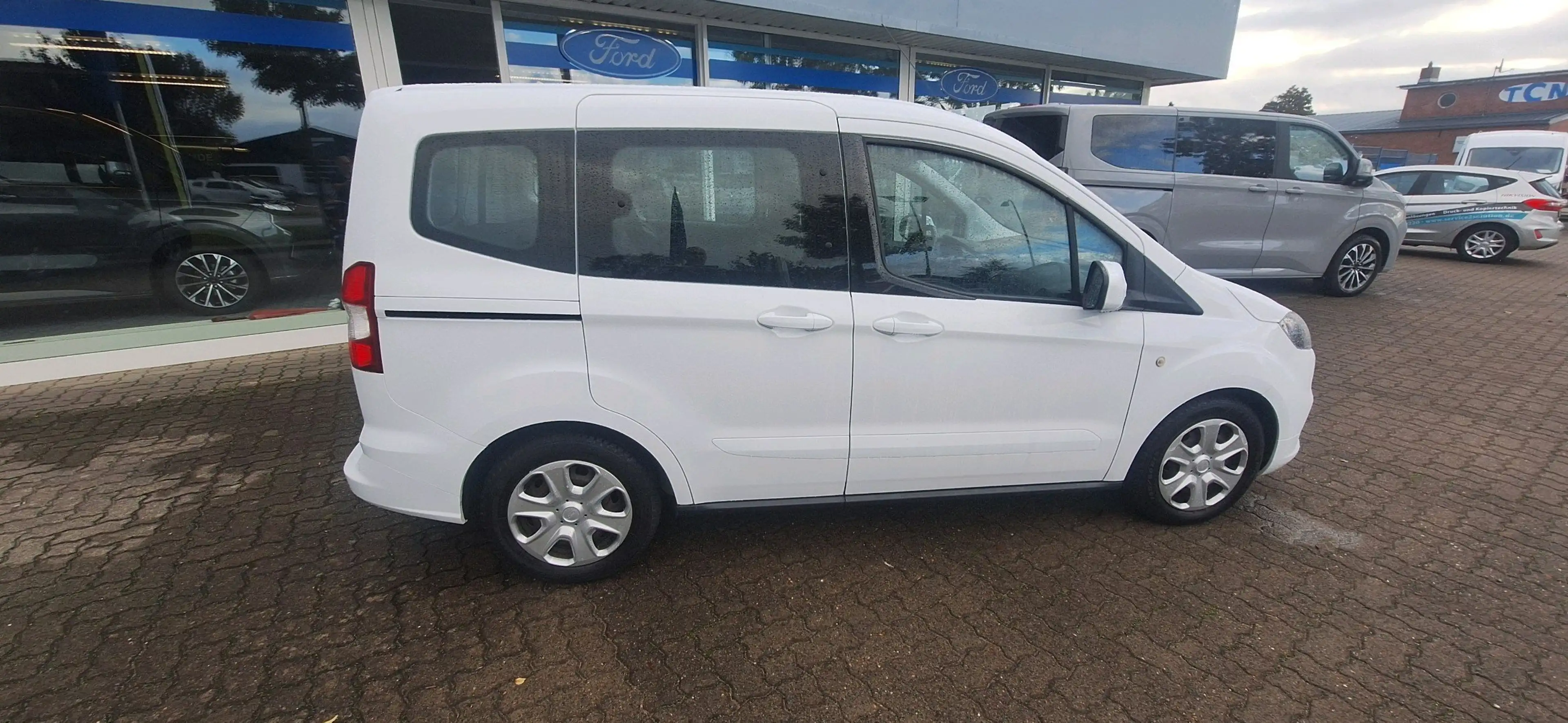Ford Tourneo Courier Trend — photo 6