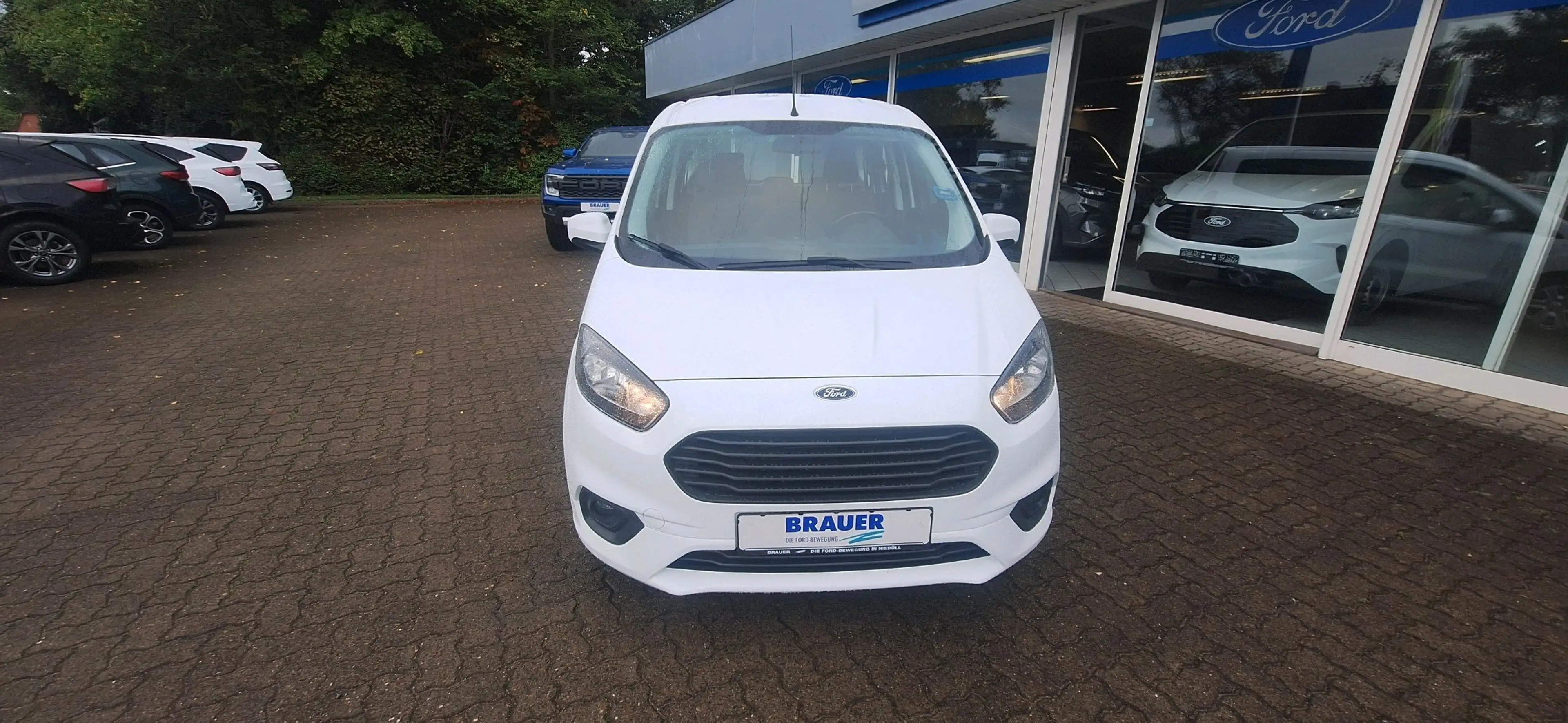 Ford Tourneo Courier Trend — photo 8