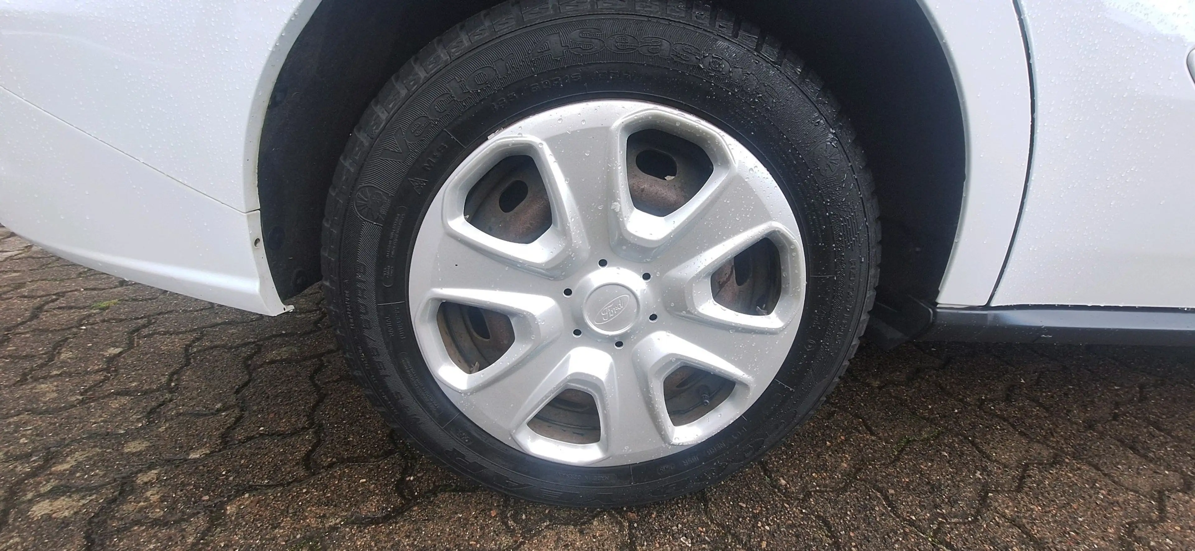 Ford Tourneo Courier Trend — photo 9