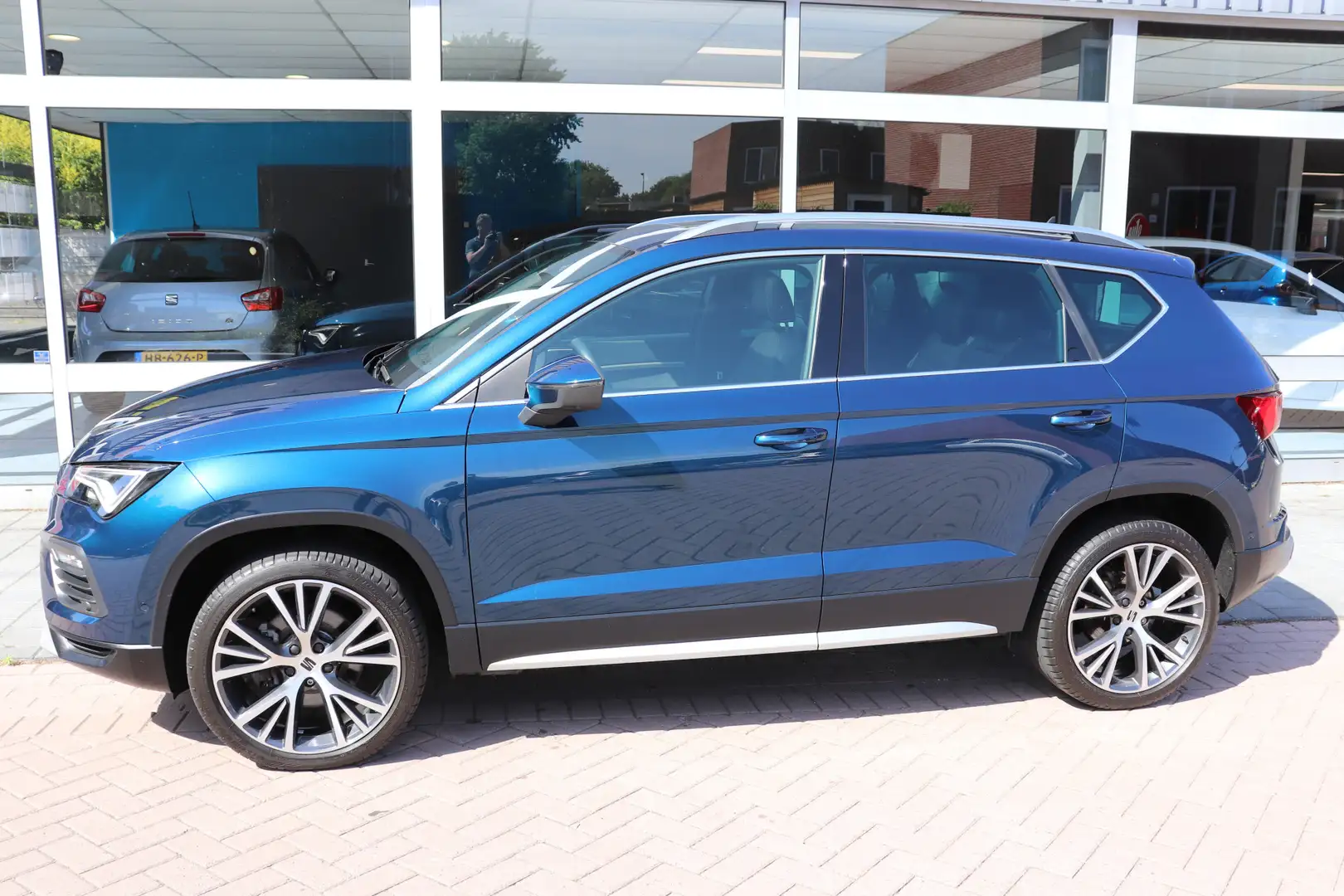 SEAT Ateca 1.5 TSI Xperience Business Intense. Panorama dak, Bleu - 2