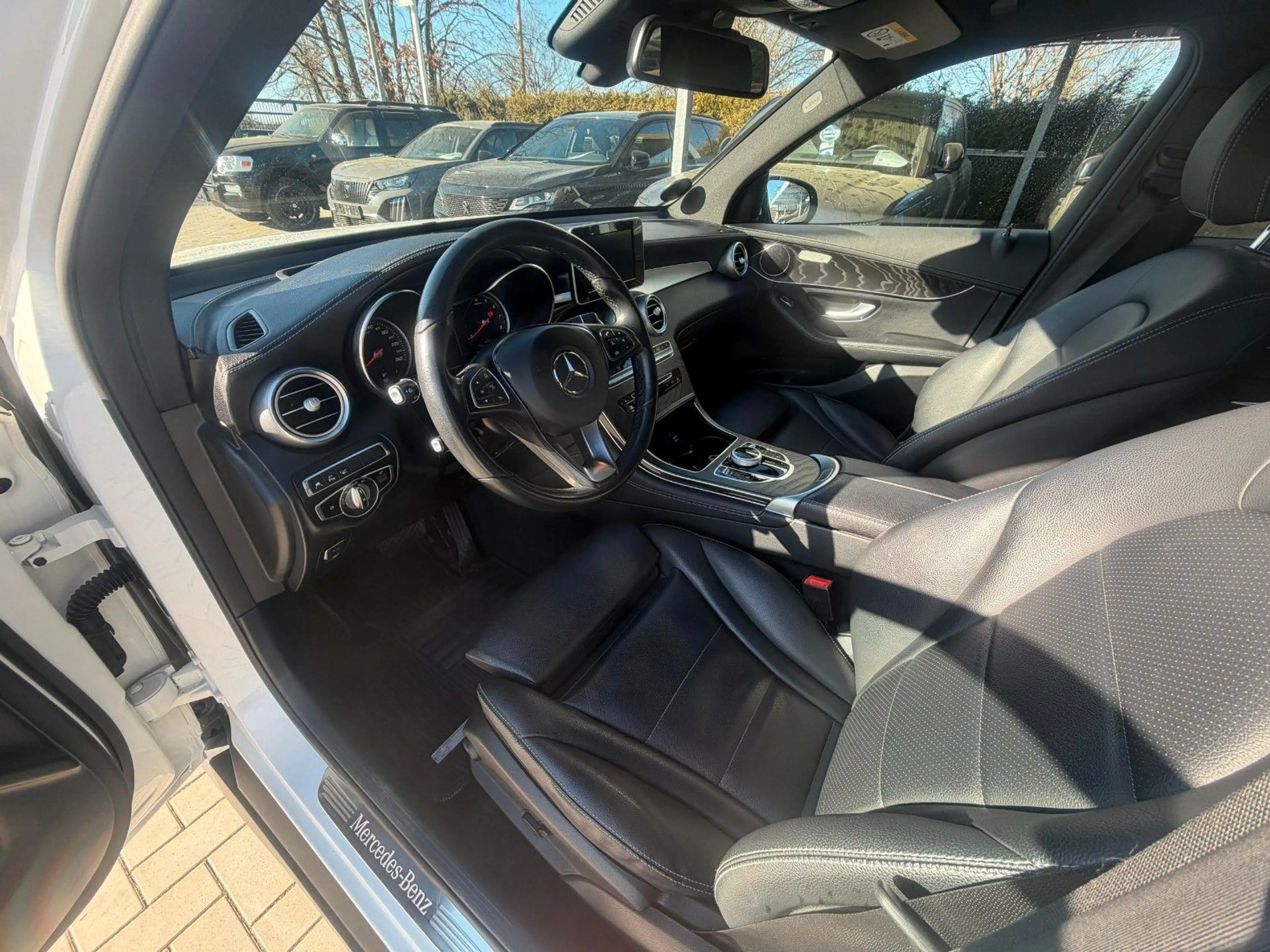 Mercedes-Benz GLC 350 e 4Matic — photo 9