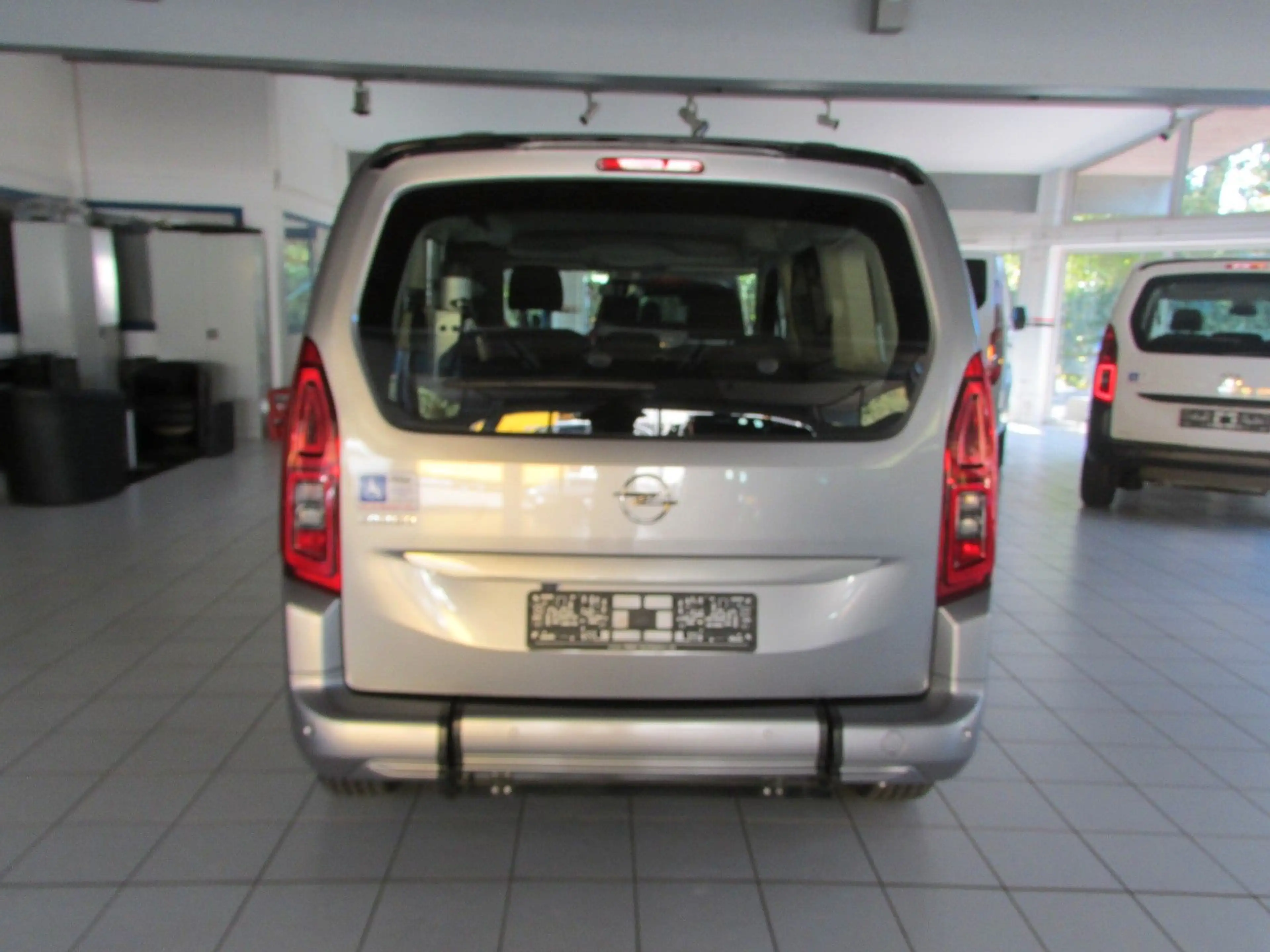 Opel Combo Life E  Rollstuhlrampe-Behindertengerecht — photo 12