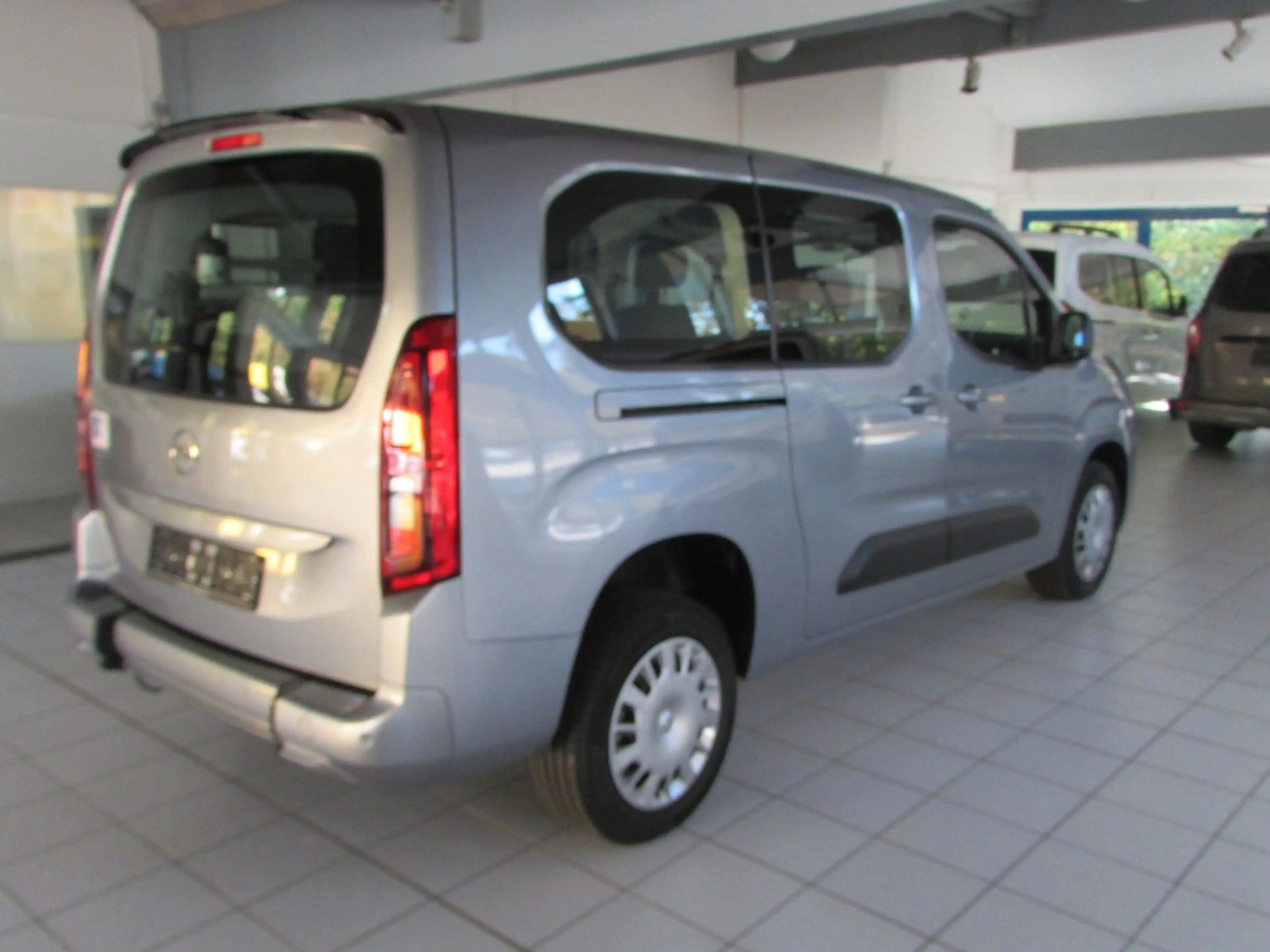 Opel Combo Life E  Rollstuhlrampe-Behindertengerecht — photo 11