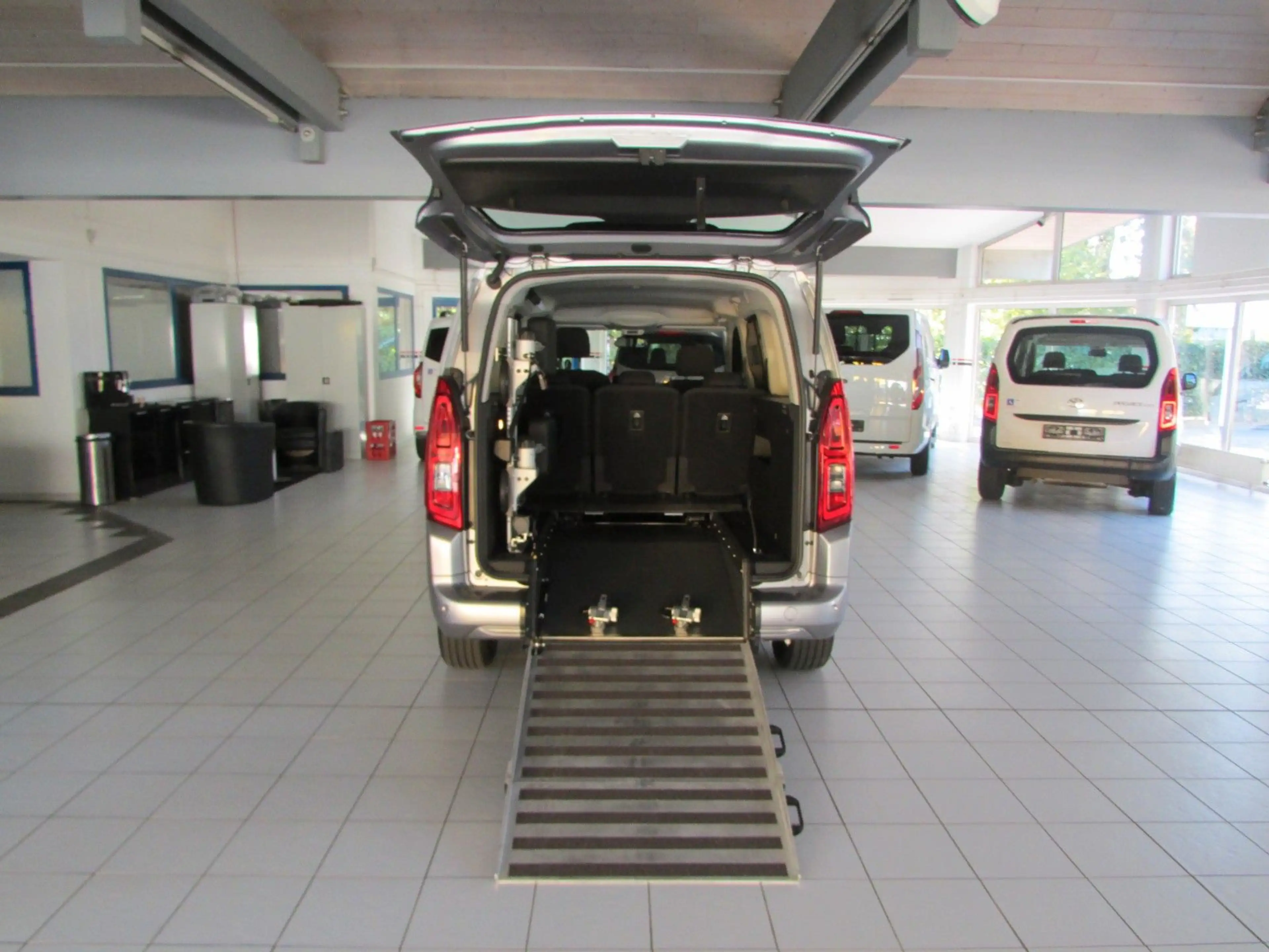 Opel Combo Life E  Rollstuhlrampe-Behindertengerecht — photo 2